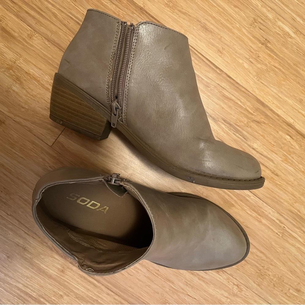 Soda taupe ankle boots 6.5